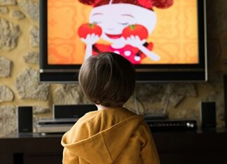 Психиатр ответил, когда телевизор не будет вредить детям