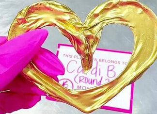 Карди Би сделала золотое украшение из пуповины ребенка