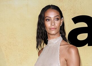 47-летняя актриса снялась в прозрачном платье для Vogue