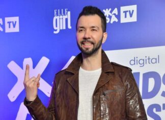 Харизмой пошел в дедушку — Илью Олейникова: сын Дениса Клявера покоряет театральные подмостки