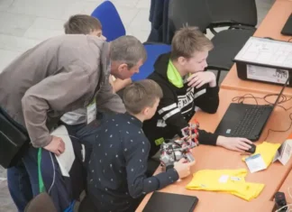 Подъемные, доплаты, особый пакет. Что еще государство гарантирует молодым белорусам