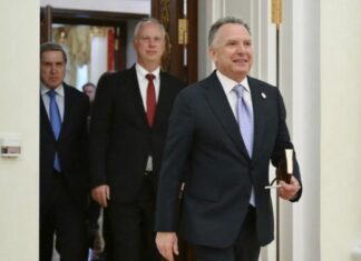 «Пусть делают как свой»: что известно о «записи» разговора Уиткоффа и Ушакова про мирный план Трампа и правда ли это?