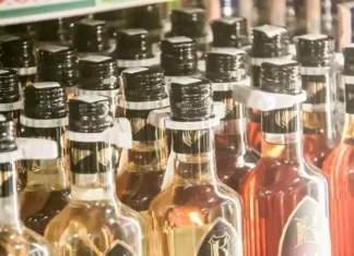 В ЕЭК рассказали, какие товары будут перевозить с навигационными пломбами: не только алкоголь и табак