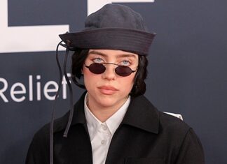 В Сети обсудили новые фото Билли Айлиш в облегающей одежде