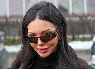 Оксана Самойлова предстала перед камерой в откровенном образе