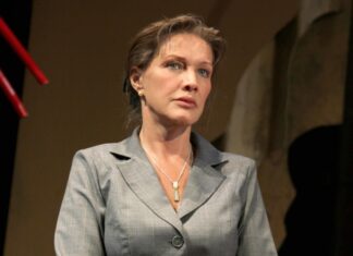 «Детей подменяют, родителей обманывают»: почему Елена Проклова не верит в смерть новорожденного сына