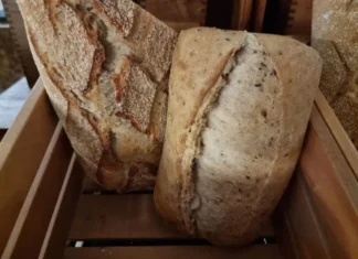 Как вернуть хлебу мягкость за 10 секунд: метод, который работает даже с черствым батоном