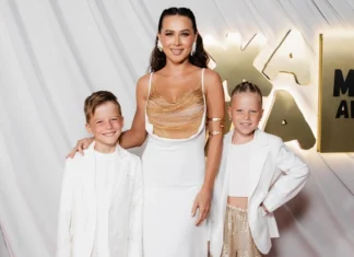 Лерчек со слезами говорит о беременности на домашнем аресте