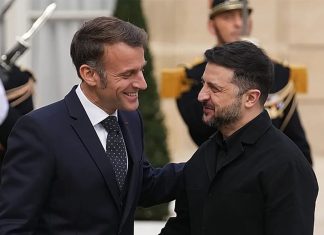 Spiegel: Макрон и Мерц предупредили Зеленского о предательстве США