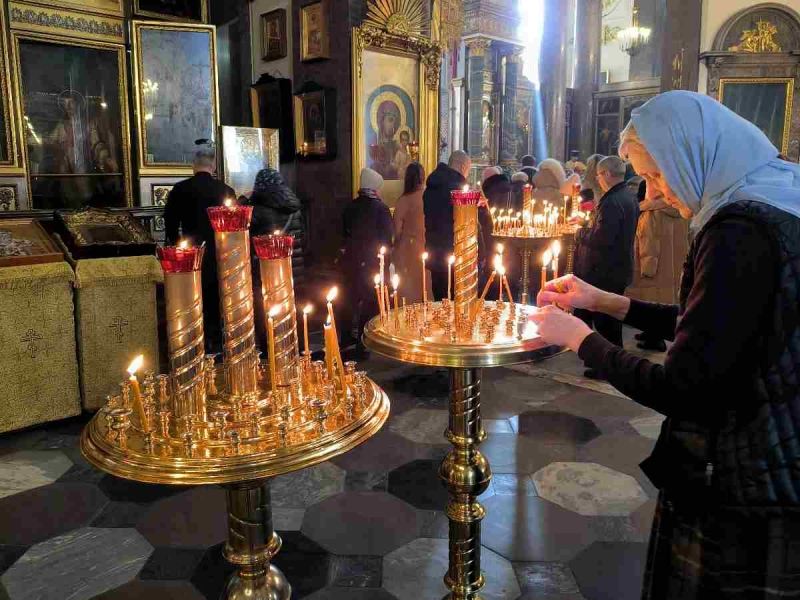 22 ноября — праздник сильнейшей иконы: о чем можно просить и чего точно нельзя делать перед образом