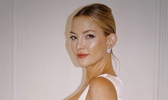 Актриса Кейт Хадсон выложила фото в нижнем белье