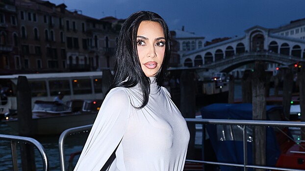 Ким Кардашьян посетила Армянскую церковь в вечернем платье