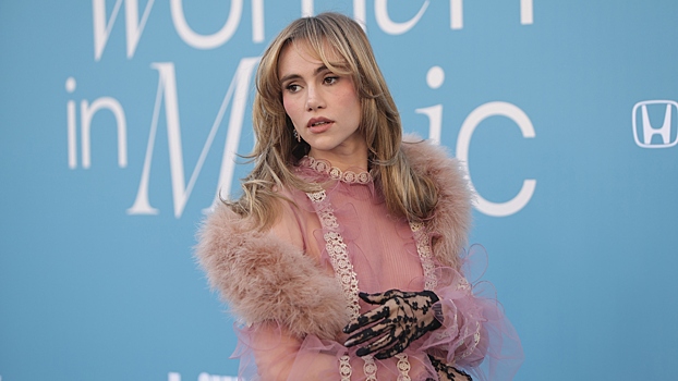 Жена Роберта Паттинсона опубликовала фото топлес