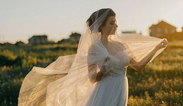 Названы лучшие украшения для свадебного образа