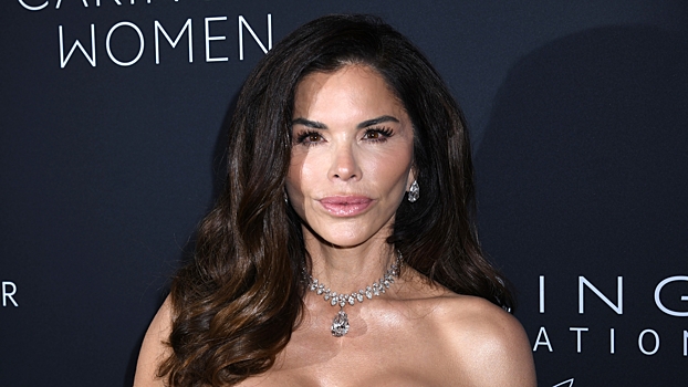 Лорен Санчес сходила на свидание в прозрачном мини-платье