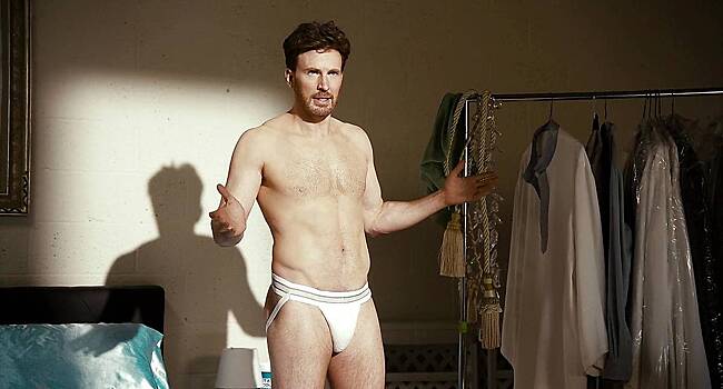 «Что-то с ним не так!» Звезда Marvel разделась до белья