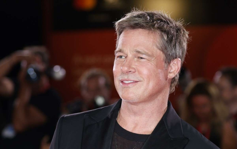 61-летний Брэд Питт сверкнул голым торсом и похвастался тату