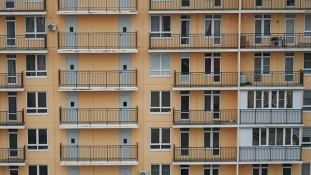 Родителям рекомендовали устанавливать защитные экраны на окна