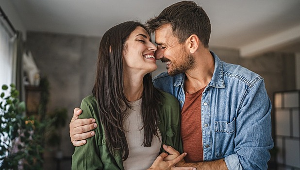 Почему женщины стремятся выглядеть лучше, а мужчины — быть смешнее?