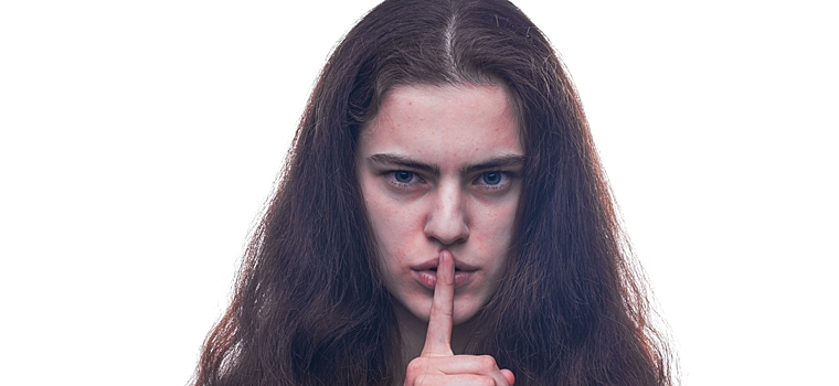 Почему летом обостряется акне и что с этим делать