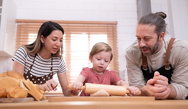 Как научить ребенка готовить и не бояться оставить его на кухне одного