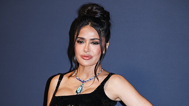 Сальма Хайек попала на обложку журнала Sport Illustrated