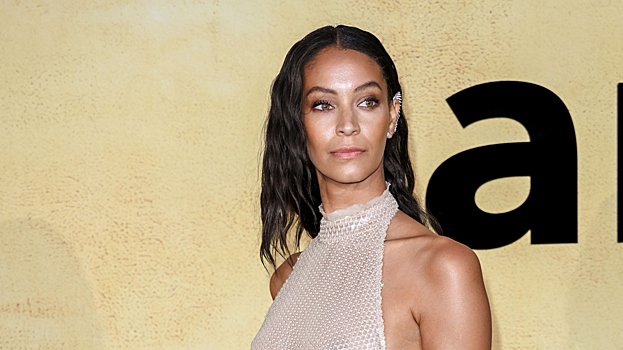 47-летняя актриса снялась в прозрачном платье для Vogue