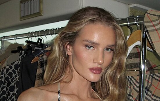 Возлюбленная Джейсона Стэйтема порадовала фанатов фотографиями в бикини