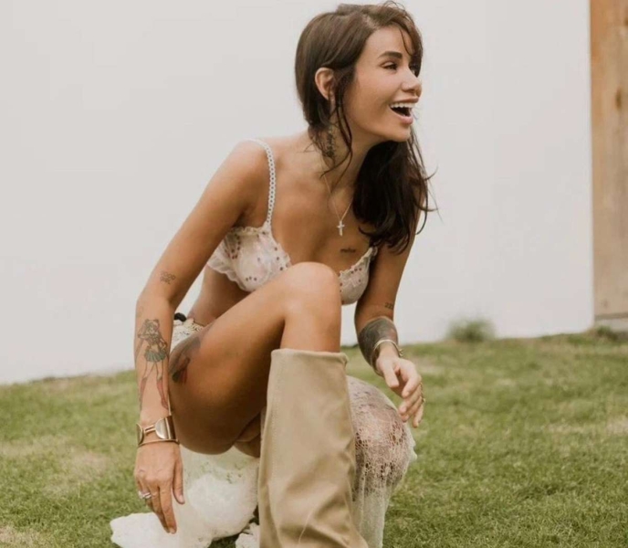 Айза заявила, что бывший муж плохо с ней обращался