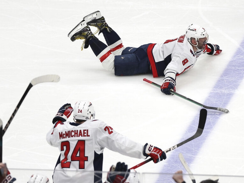 Александр Овечкин забросил 895-ю шайбу и побил «вечный» рекорд Уэйна Гретцки