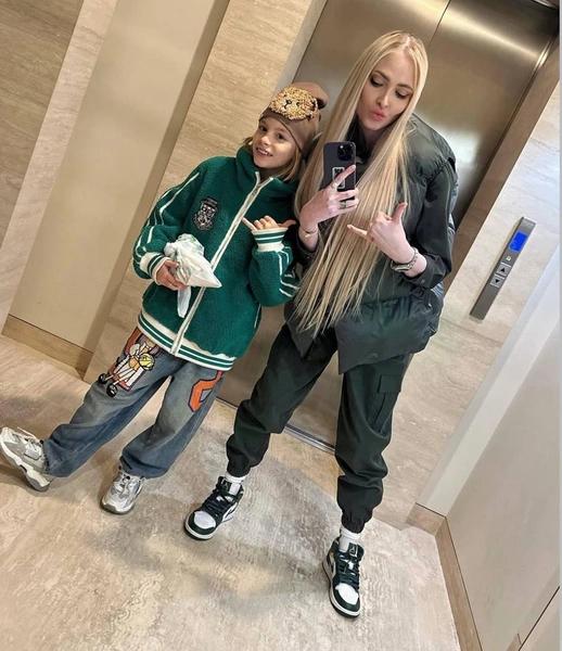 Алена Шишкова уже признается в любви новорожденной дочери Тимати