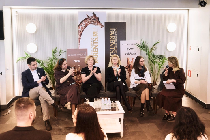 Анастасия Гребенкина, Симона Юнусова и другие звездные мамы поговорили о детях на public talk Parents.ru «Будь собой»