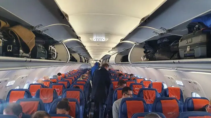 Авиарейс Челябинск - Минск задержан на 13 часов