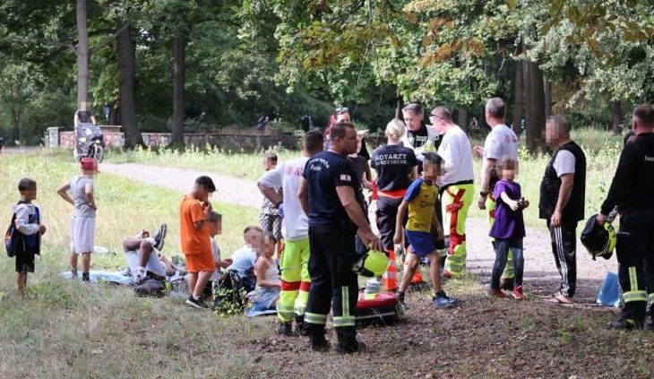 Автомобиль влетел в толпу людей в Берлине: пострадали в том числе дети