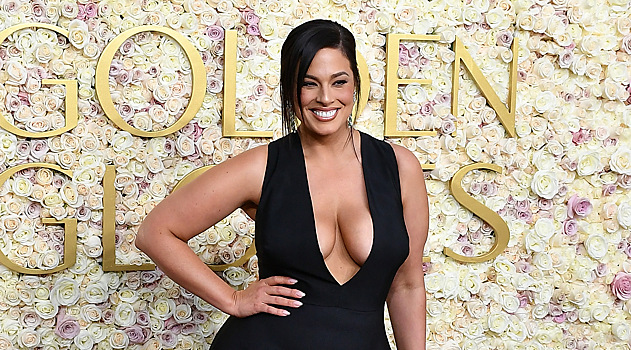 Эшли Грэм восхитила фанатов снимками в облегающем платье