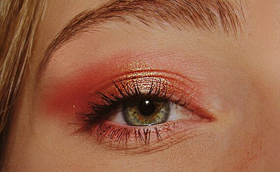 От пудры до mocha mousse: трендовые цвета осени