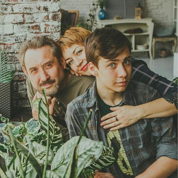 Беда не приходит одна: у сына Усольцевой проблемы с работой и жильем