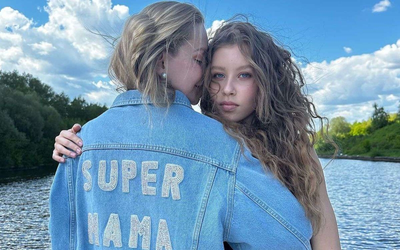 Белое платье, фата и Ваня Дмитриенко: Анна Пересильд посетила светский вечер