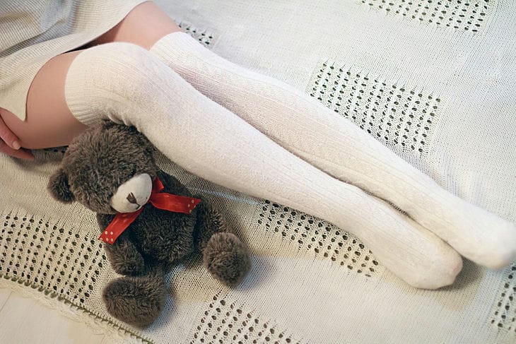 Белые носки больше не будут пачкаться: гениальный способ с полки с косметикой 