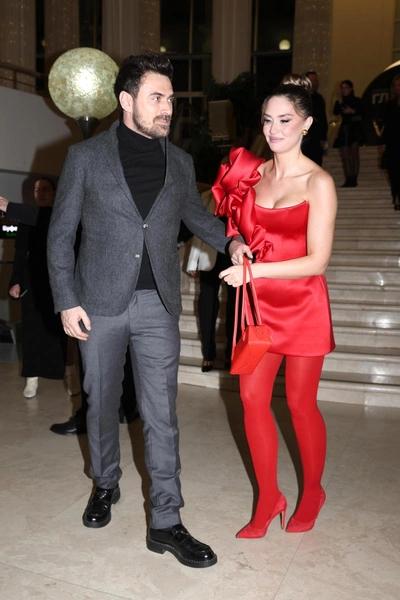 Беременная Агата Муцениеце выбирает свадебное платье — узнали, сколько стоит наряд невесты