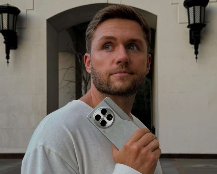 «Боже, как же я недоволен!»: Влад Соколовский оценил новый бюст жены