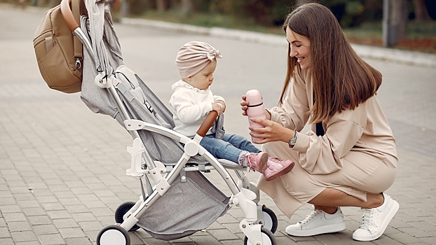 В Совфеде призвали учить родительству «с детского сада»