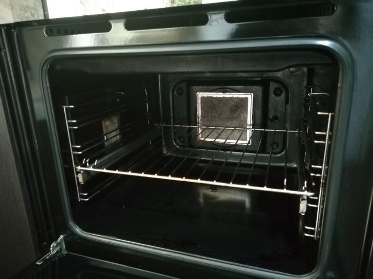 Чистим духовку без химии: результат от пара и лимона заставит вас выбросить все дорогие средства