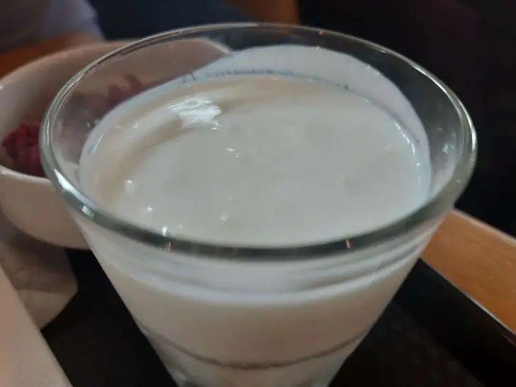 Что будет, если заменить ужин на стакан кефира с укропом: мнение диетолога, которое разделило подписчиков