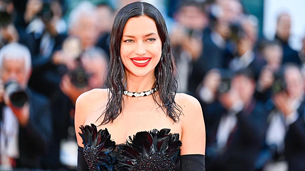 Ирина Шейк в вязаном бикини взбудоражила своих фанатов