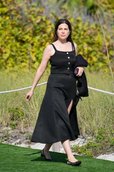 Даша Жукова спустя четыре месяца после родов вернула идеальную фигуру — фото