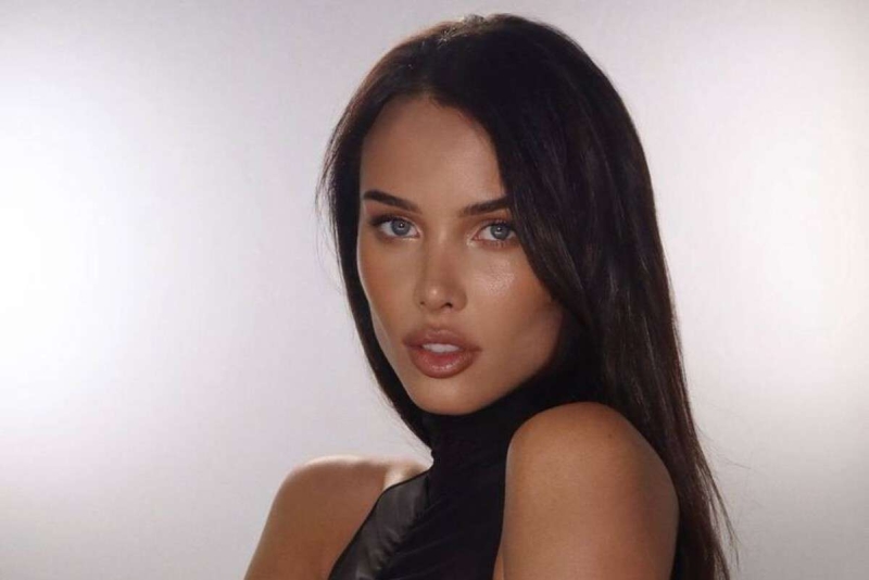 «Делюсь откровенно»: Решетова призналась, что не избавилась до конца от растяжек на животе