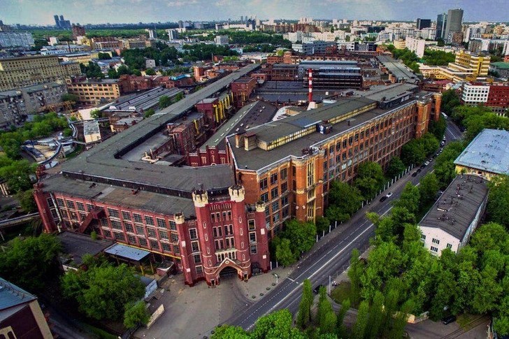 Десятки людей заблокированы огнем — звонят и просят о помощи: в Москве пылает Электрозавод