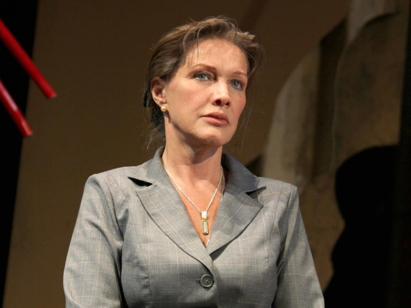 «Детей подменяют, родителей обманывают»: почему Елена Проклова не верит в смерть новорожденного сына