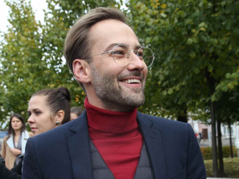 Дмитрий Шепелев признался, что из-за детей не может проводить время с любимой женщиной